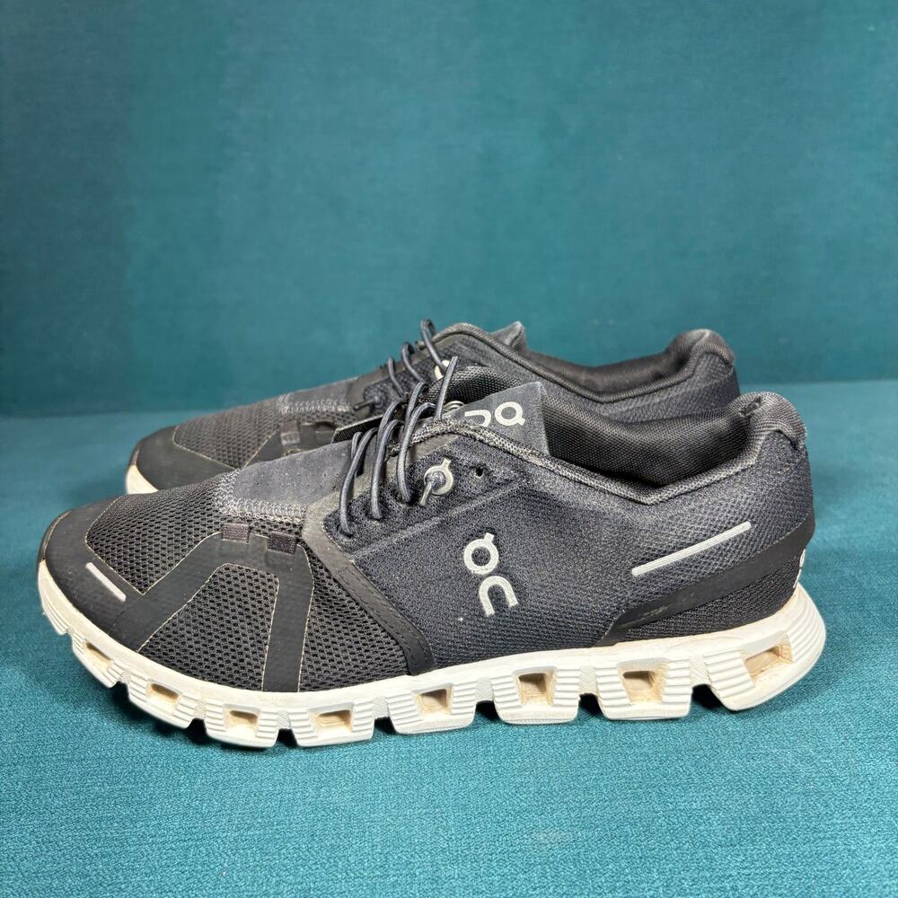On Running Cloud 5 Black White Womens Size 9 Shoes 59.98904